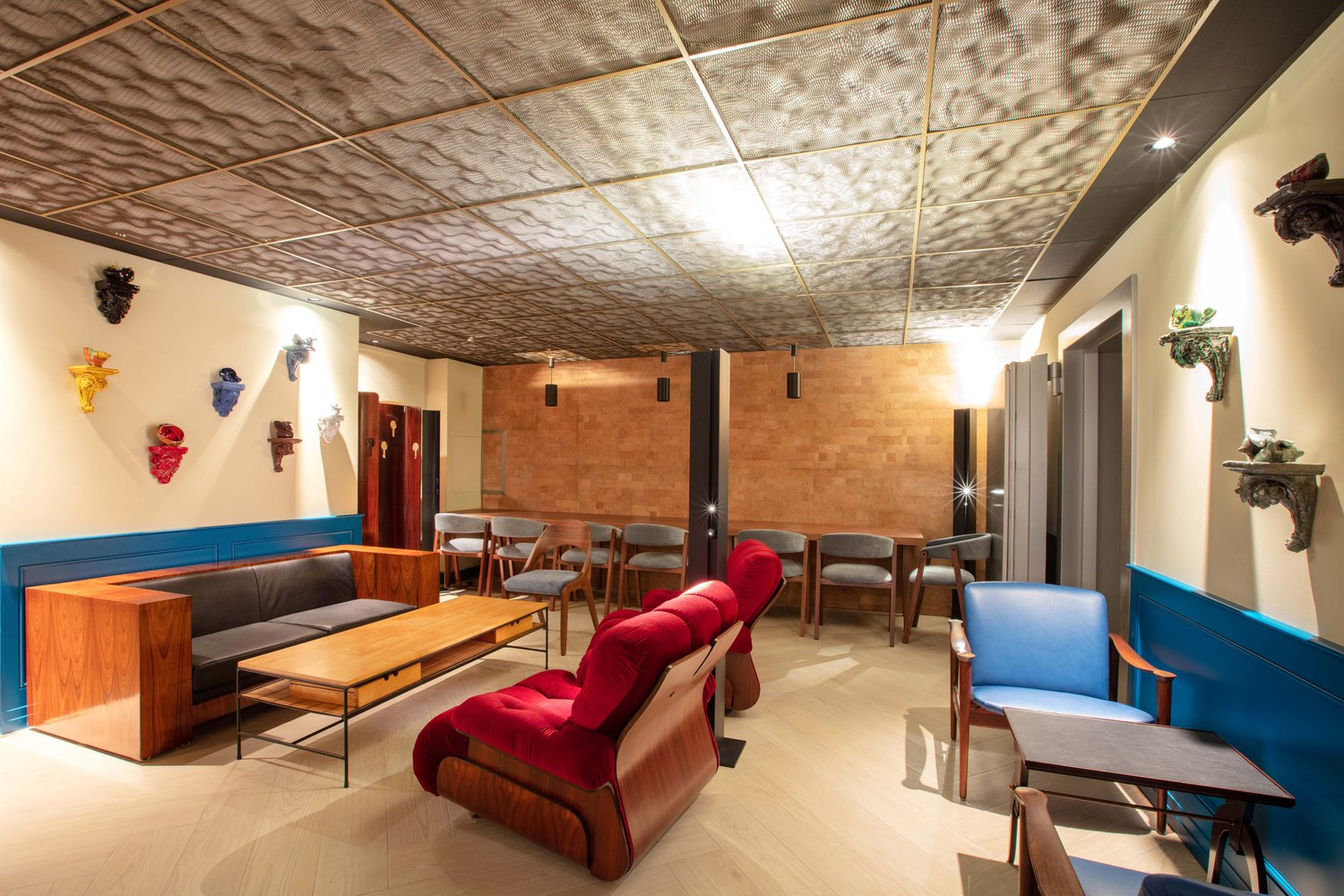 60m² office