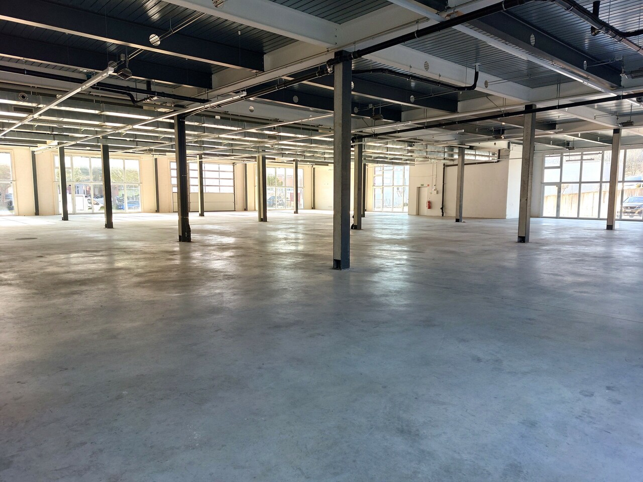1176m² workshop