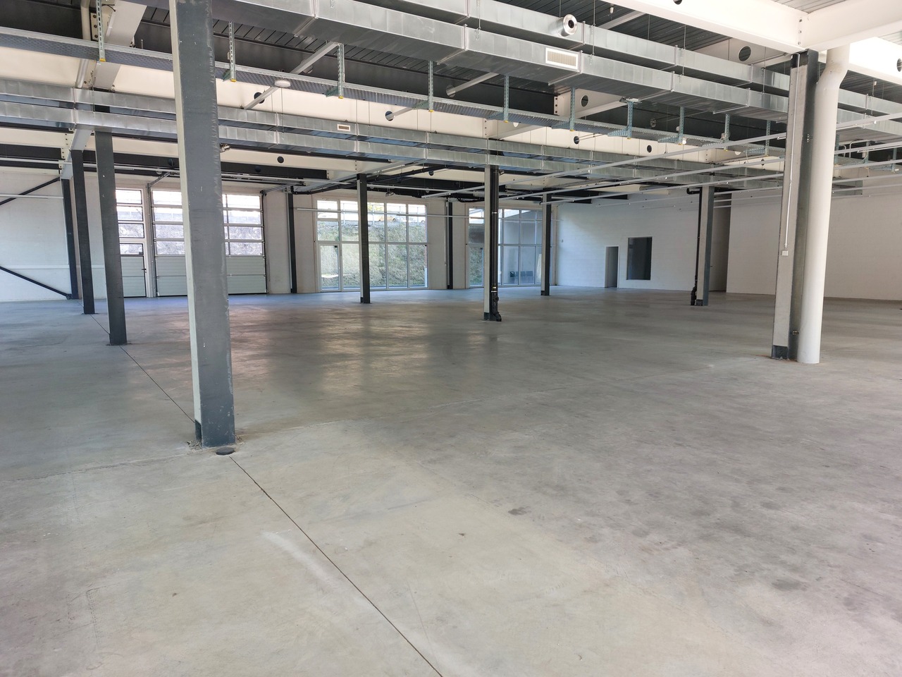 1176m² workshop