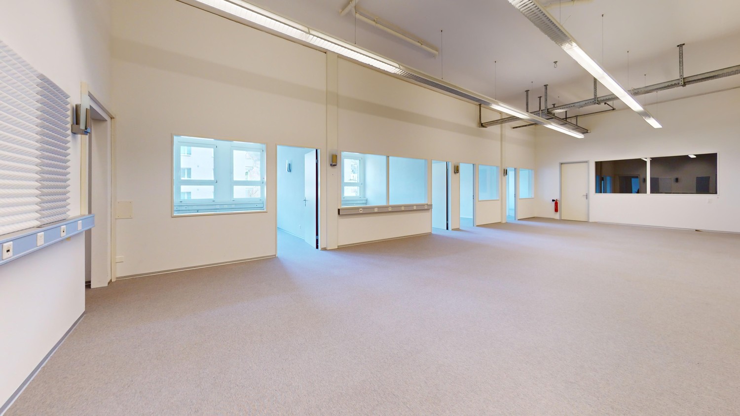235m² commercial
