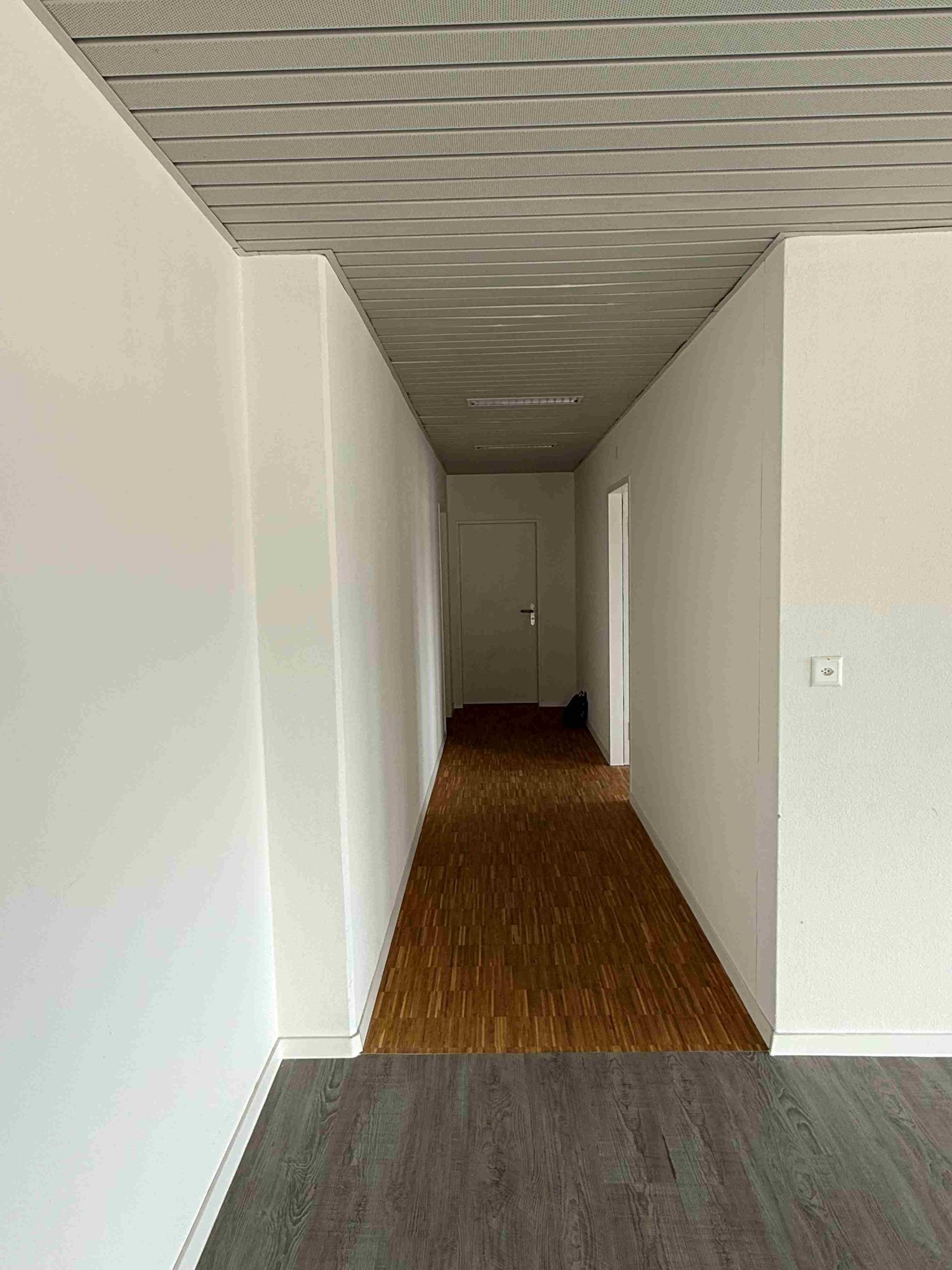 125m² office