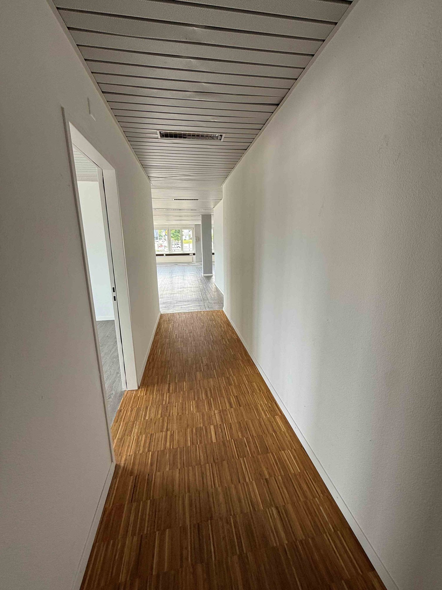 125m² office