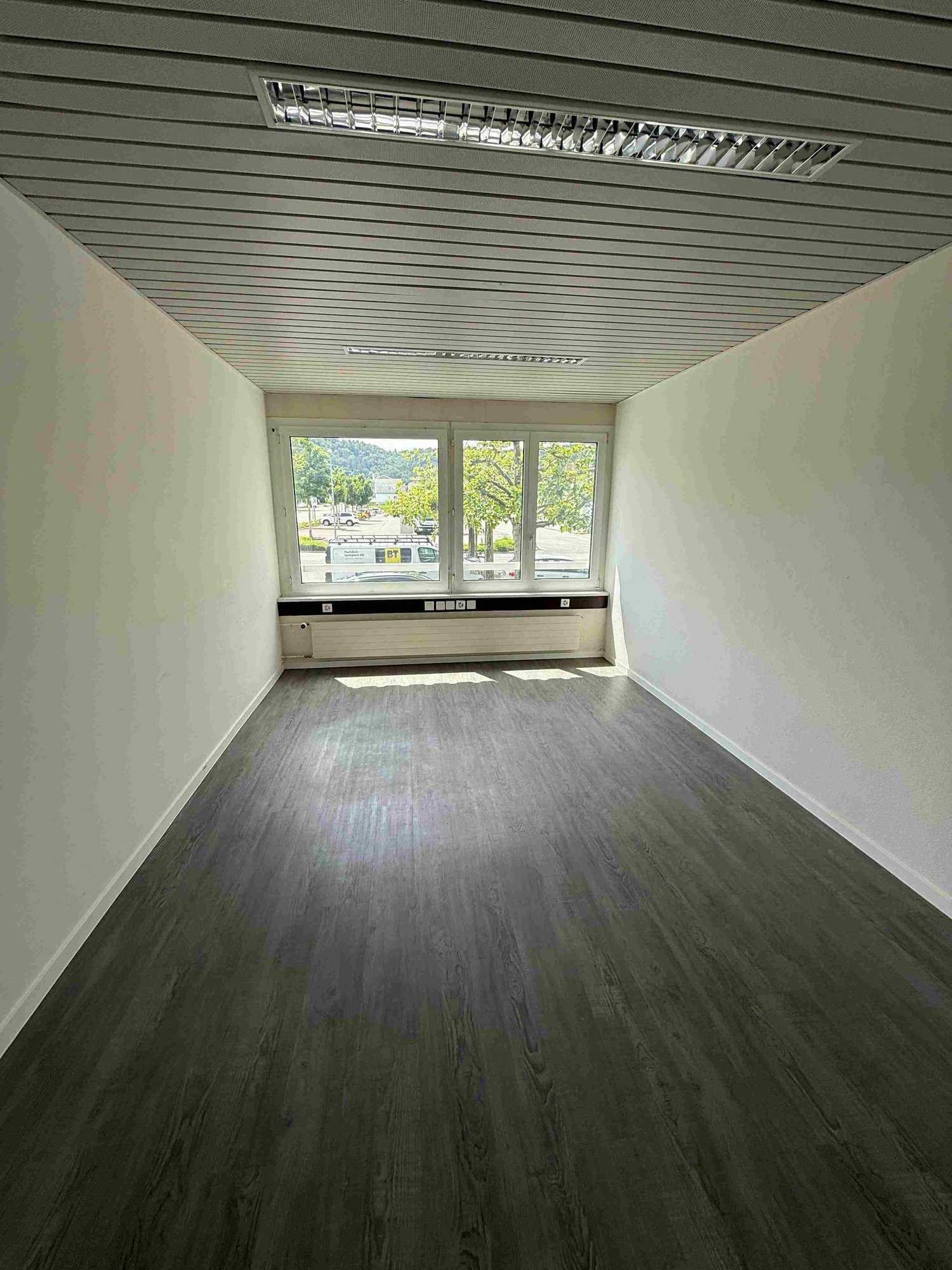 125m² office