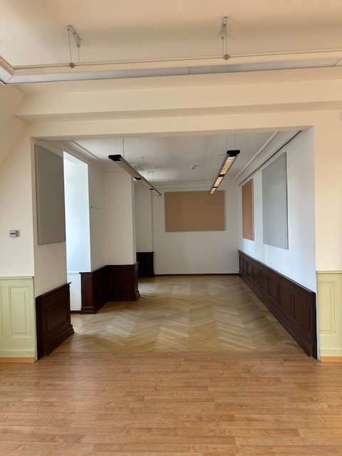 84m² commercial