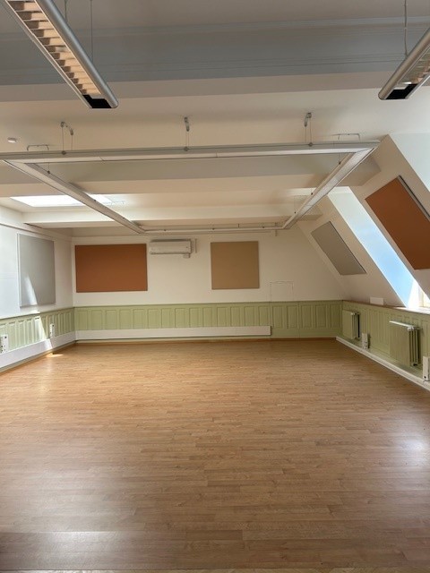 84m² commercial