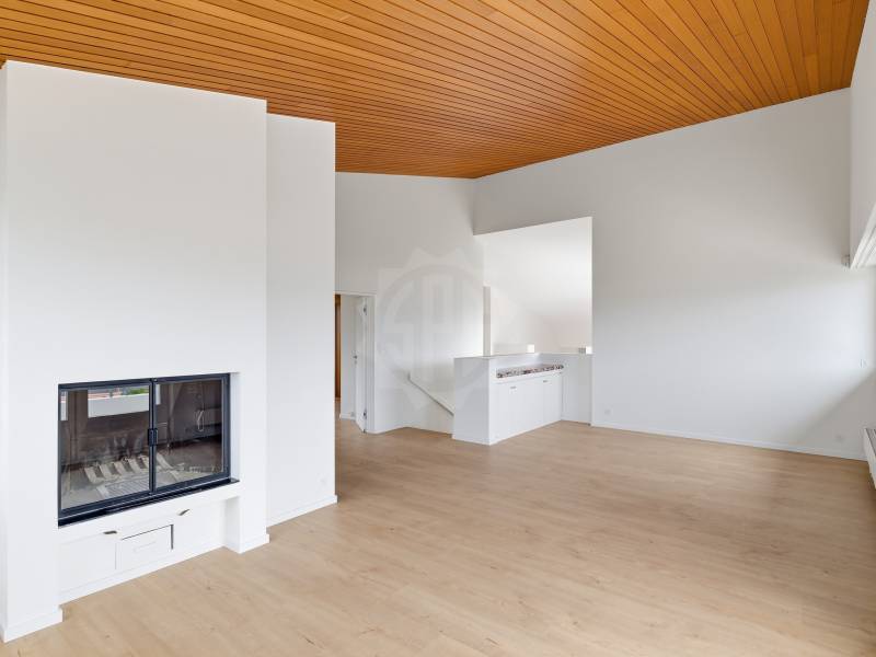 10-Zimmer-Einfamilienhaus