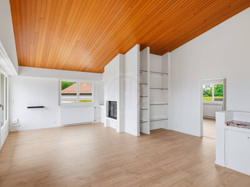10-Zimmer-Einfamilienhaus
