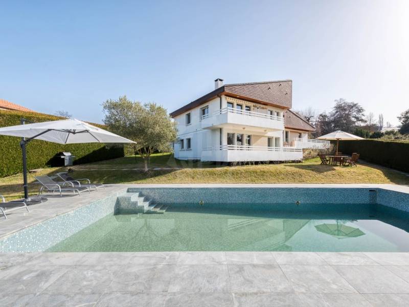 10-Zimmer-Einfamilienhaus