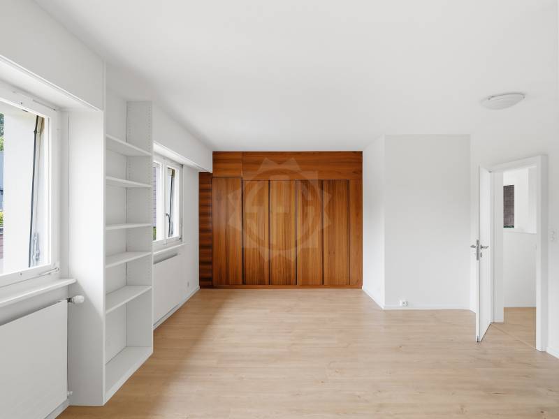 10-Zimmer-Einfamilienhaus