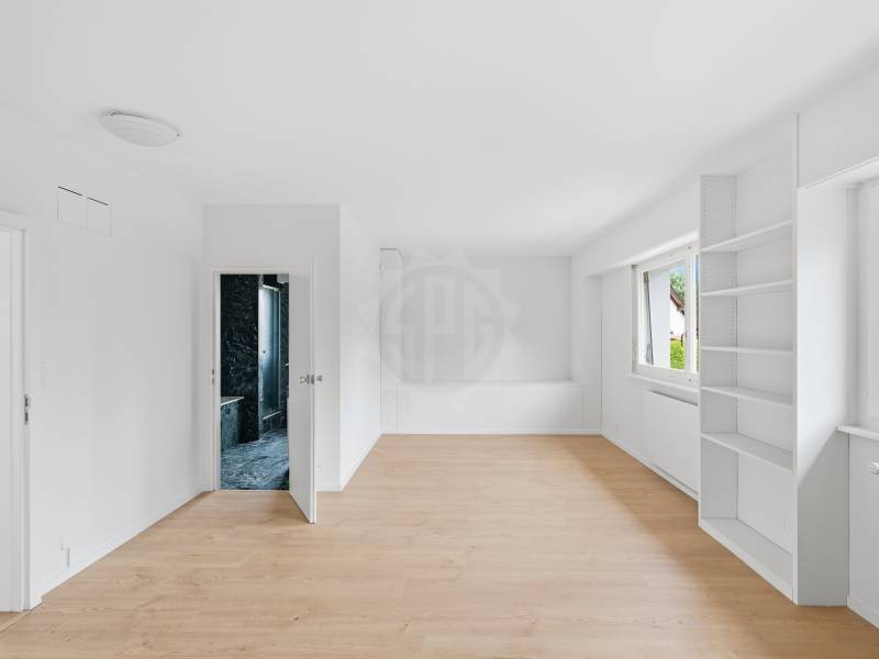 10-Zimmer-Einfamilienhaus