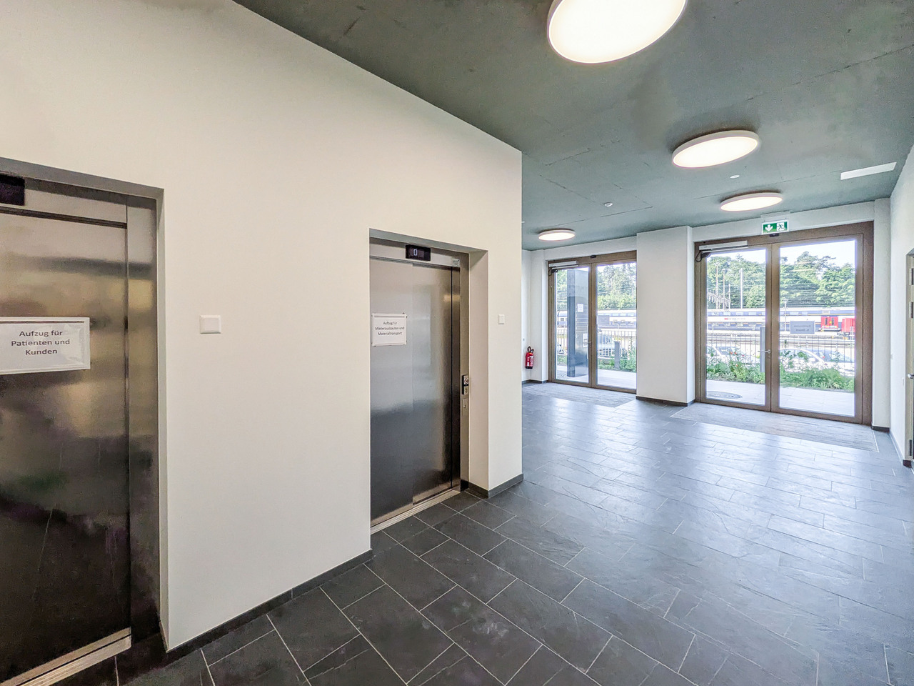 319m² office