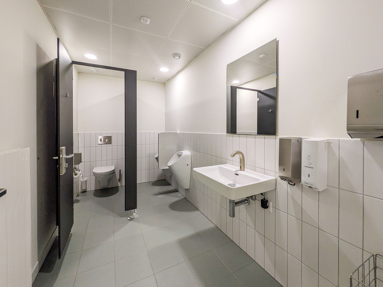 319m² office