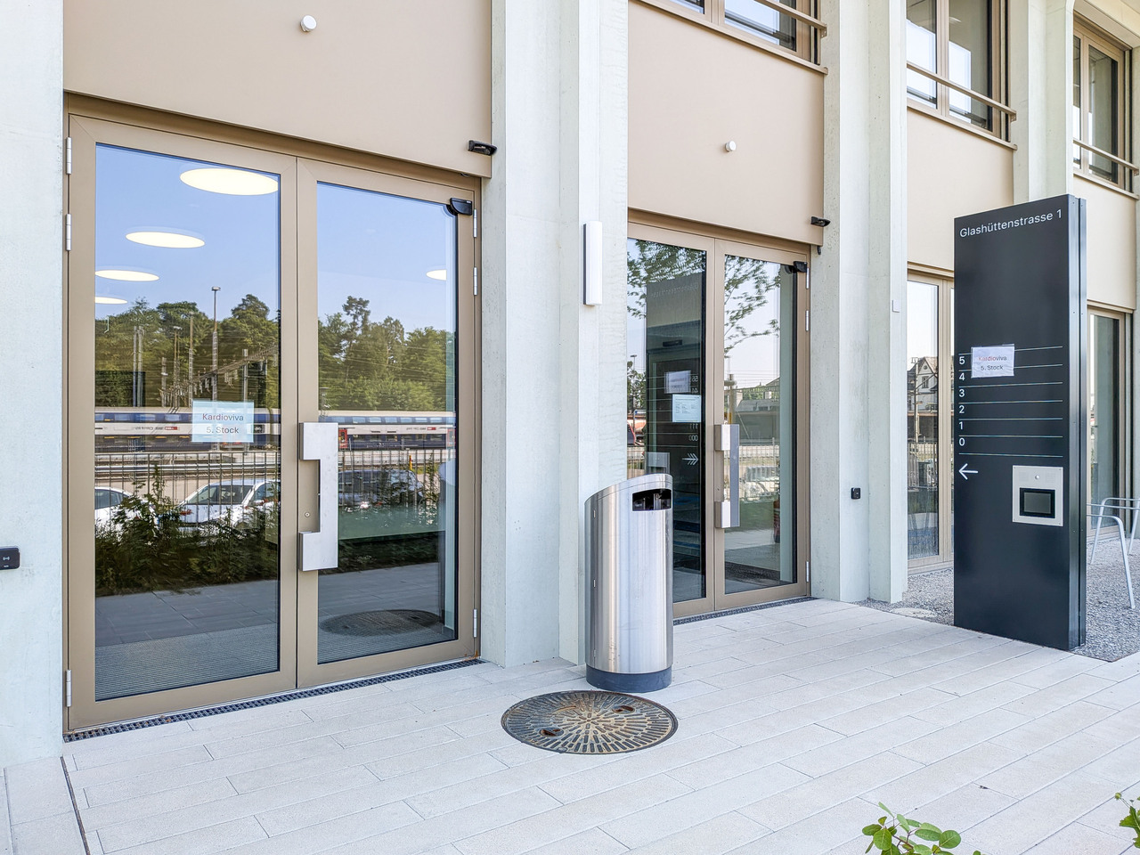 319m² office