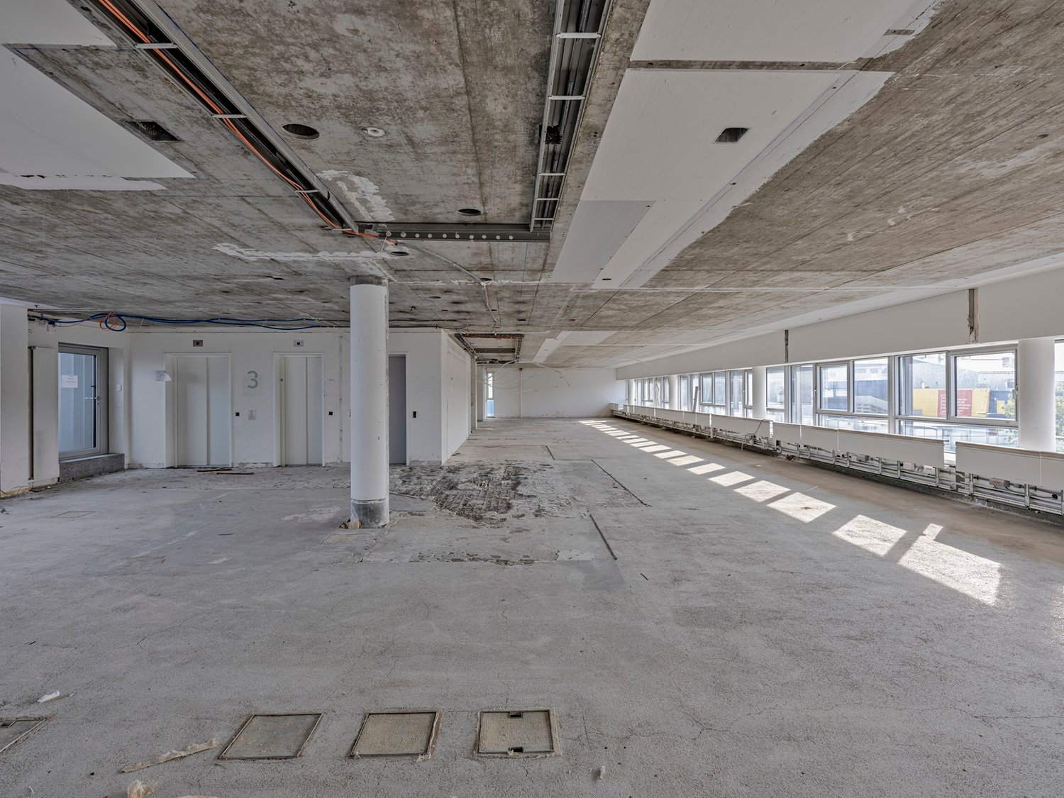 466m² office