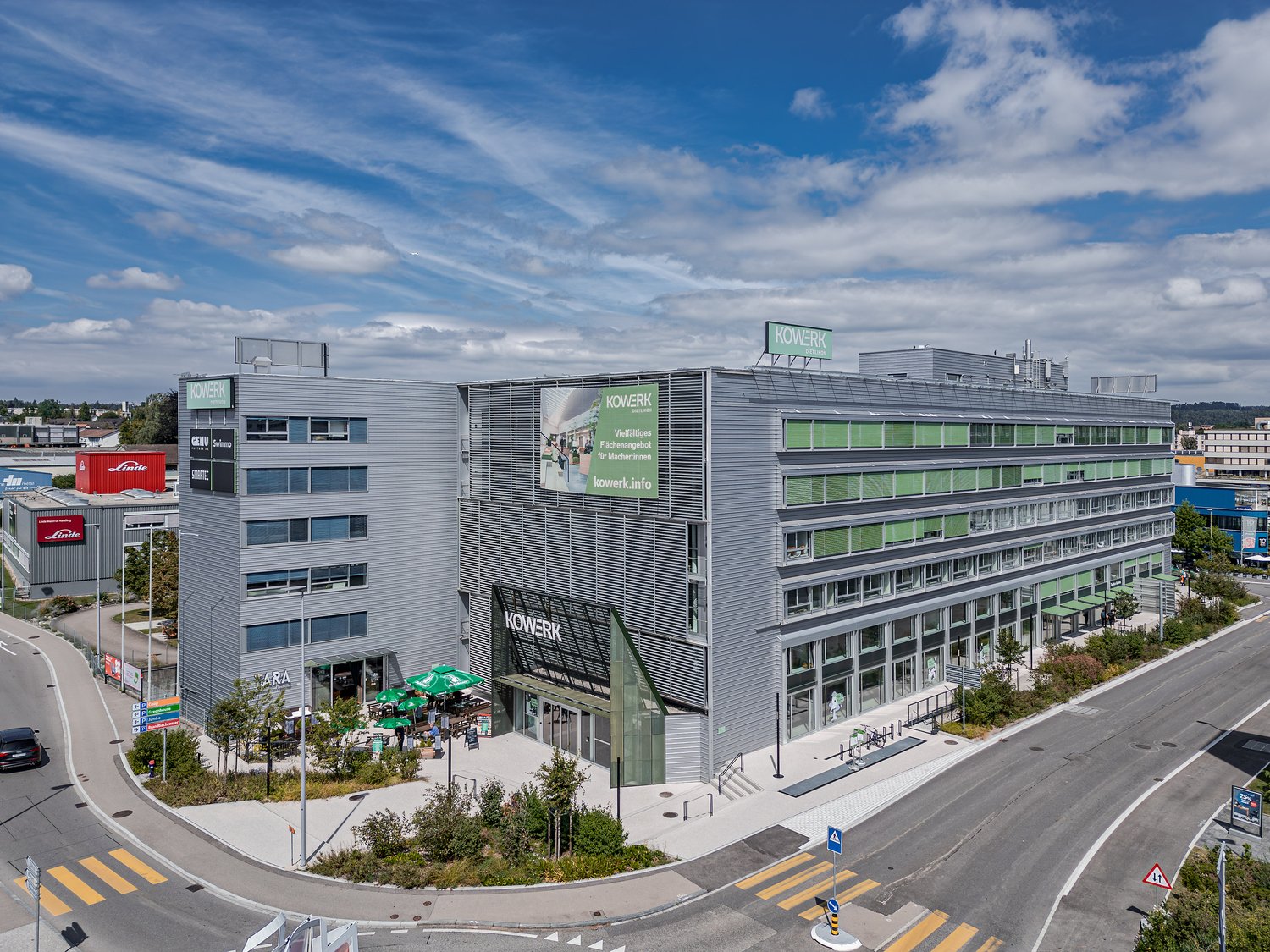 466m² office