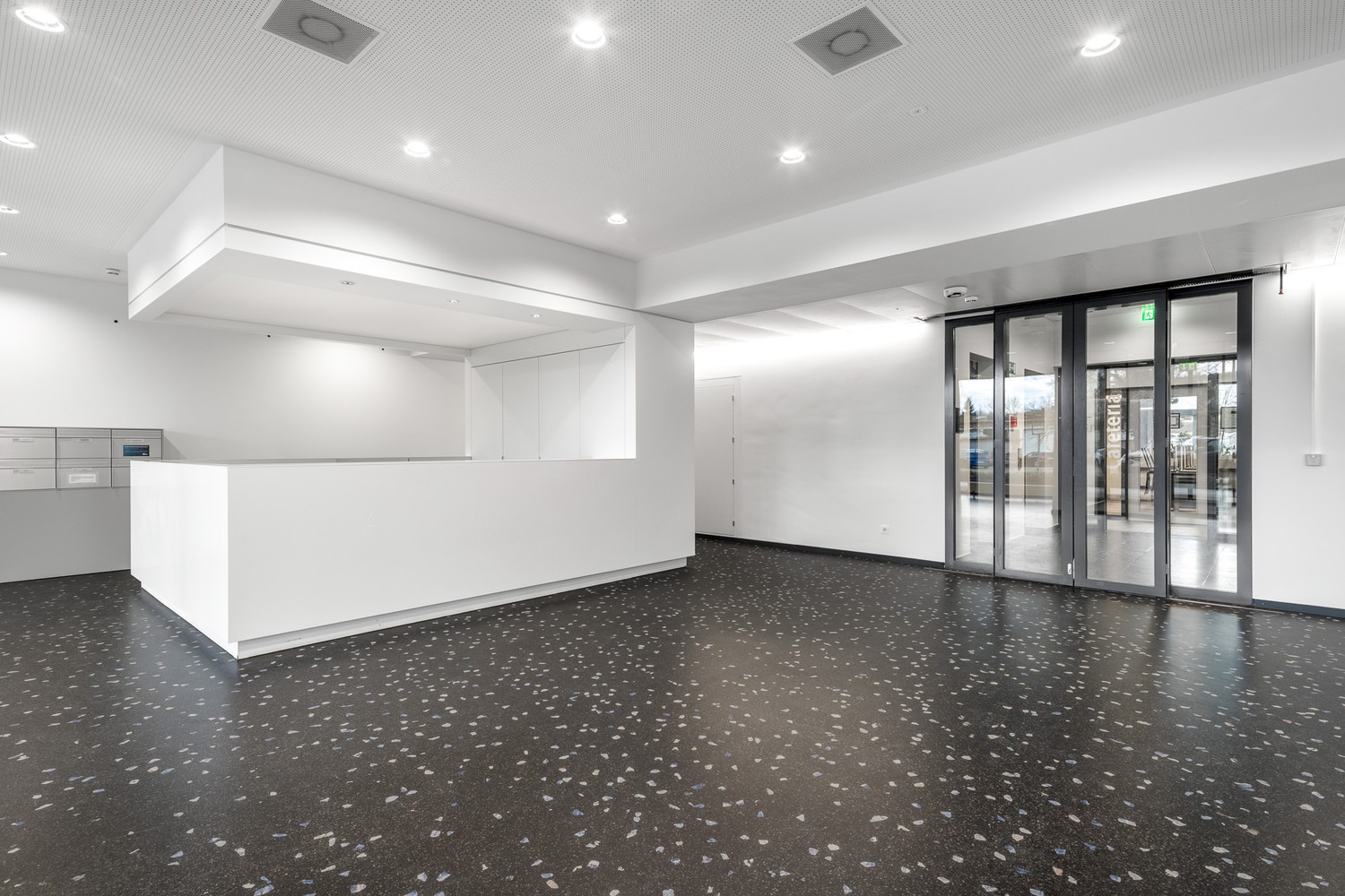 269m² office