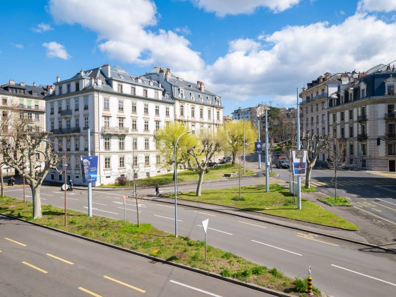 330m² office