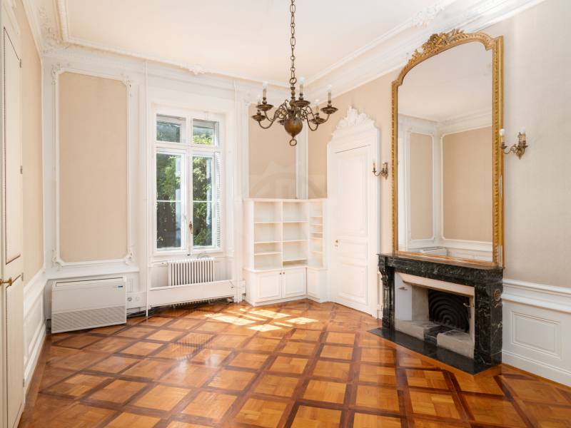 330m² office