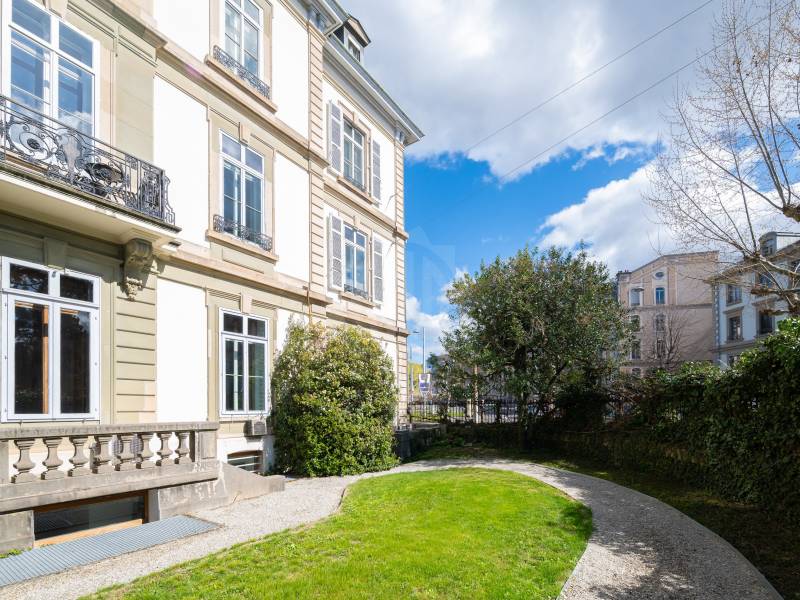 330m² office