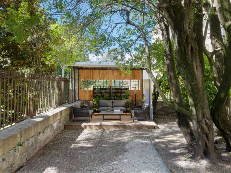 330m² office