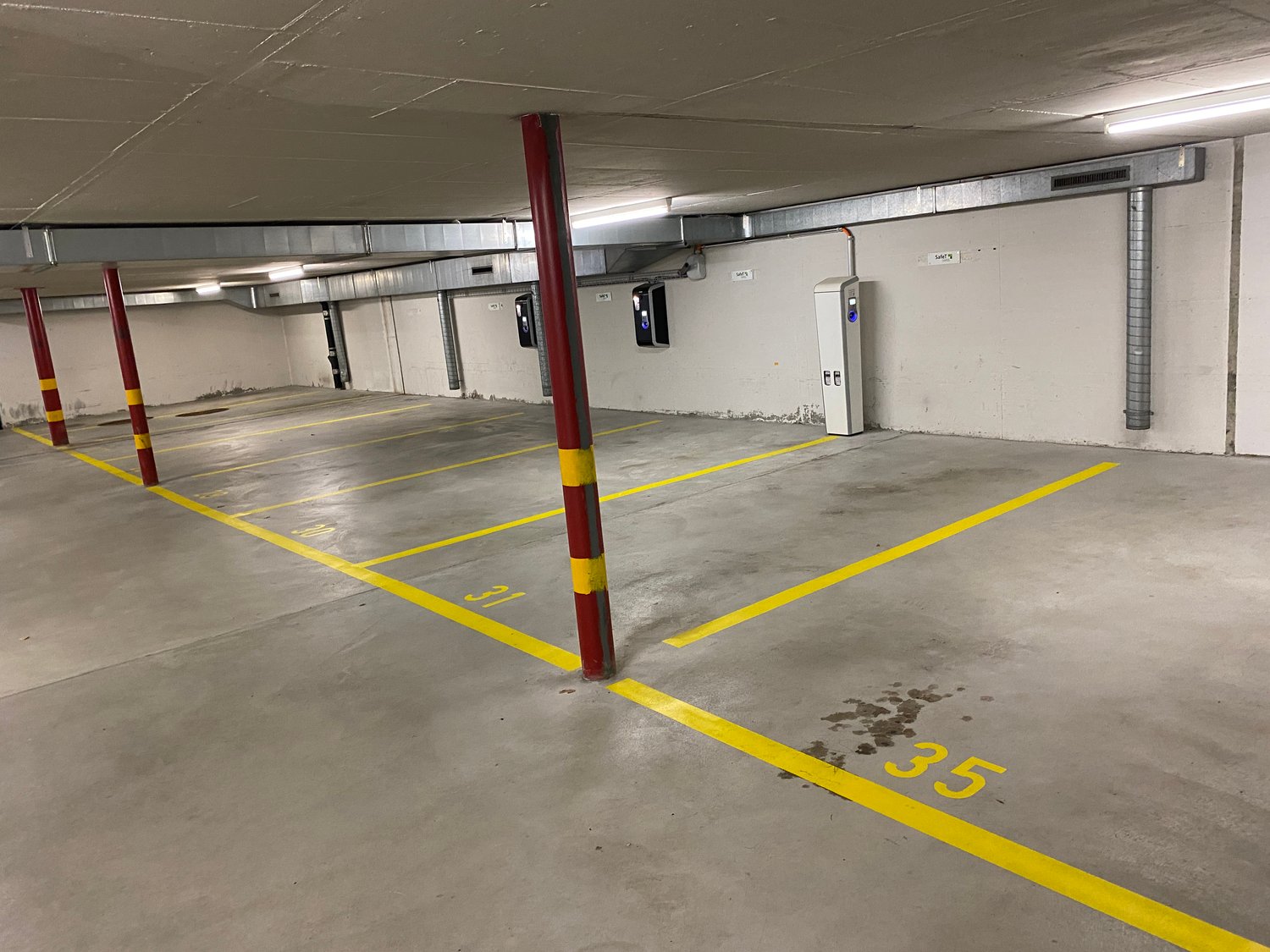 76m² pièce de stockage
