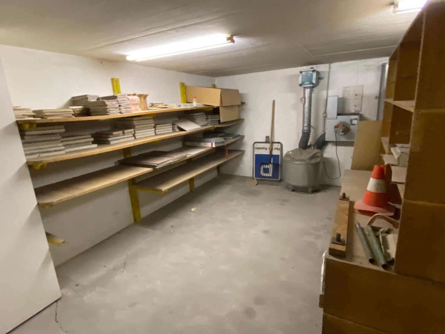 76m² pièce de stockage