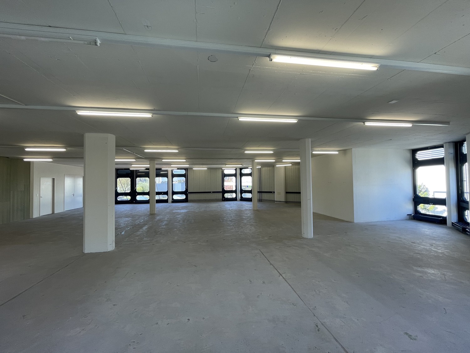 263m² office