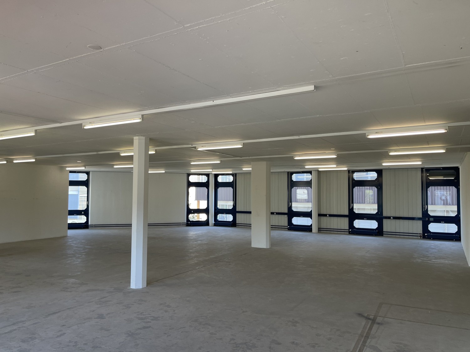 263m² office