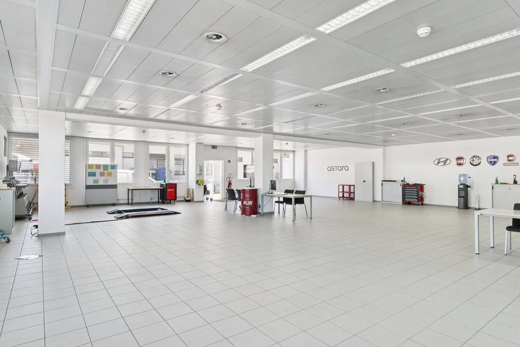 235m² commercial