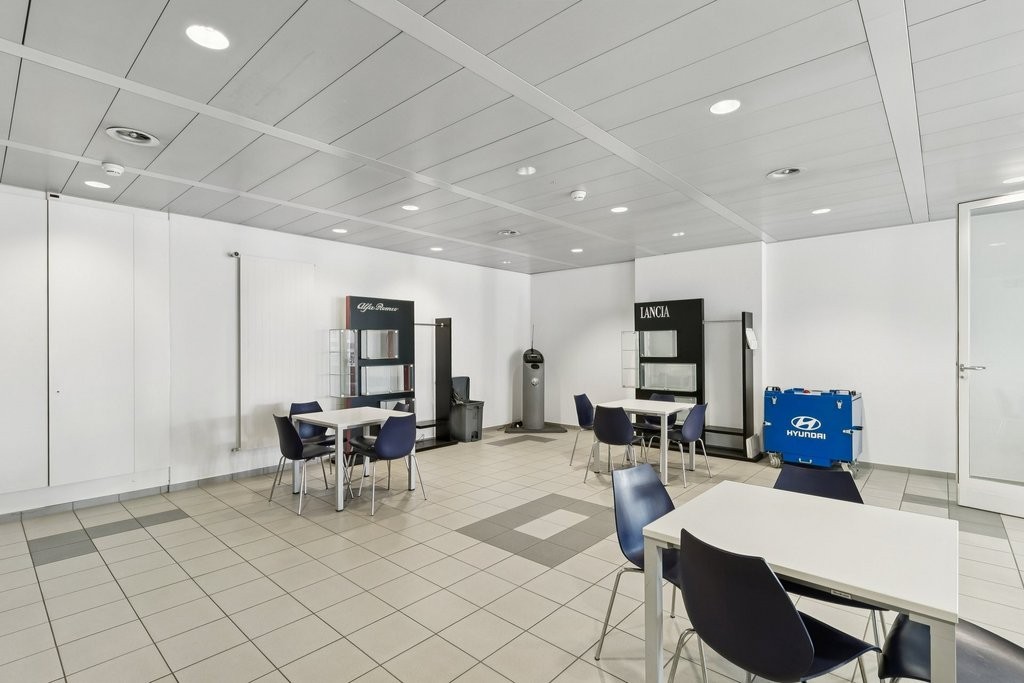 235m² commercial