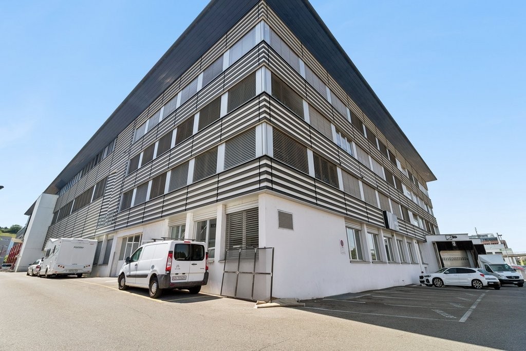 235m² commercial